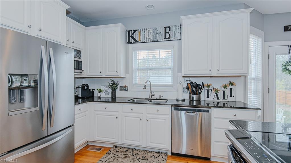 1012 Maple Ridge Court Burlington, NC 27217 - Photo 4 of 46 Gallery Image 4