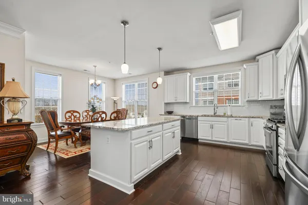 $615,000 | 44589 York Crest Terrace, Unit 300, Ashburn, VA 20147