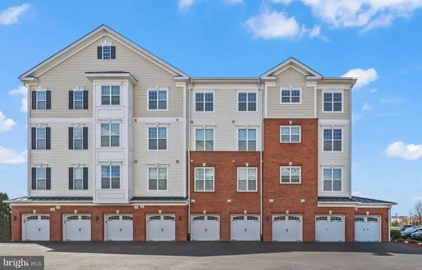 $615,000 | 44589 York Crest Terrace, Unit 300, Ashburn, VA 20147