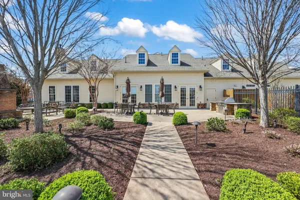 $615,000 | 44589 York Crest Terrace, Unit 300, Ashburn, VA 20147