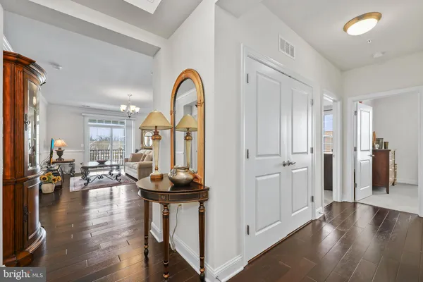 $615,000 | 44589 York Crest Terrace, Unit 300, Ashburn, VA 20147