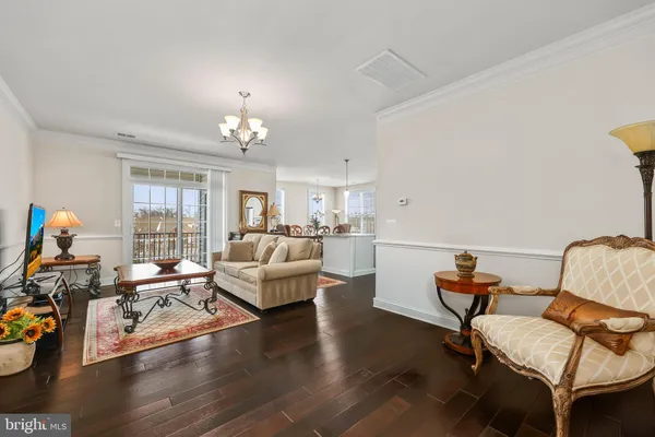 $615,000 | 44589 York Crest Terrace, Unit 300, Ashburn, VA 20147