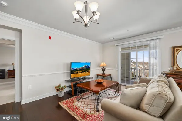 $615,000 | 44589 York Crest Terrace, Unit 300, Ashburn, VA 20147