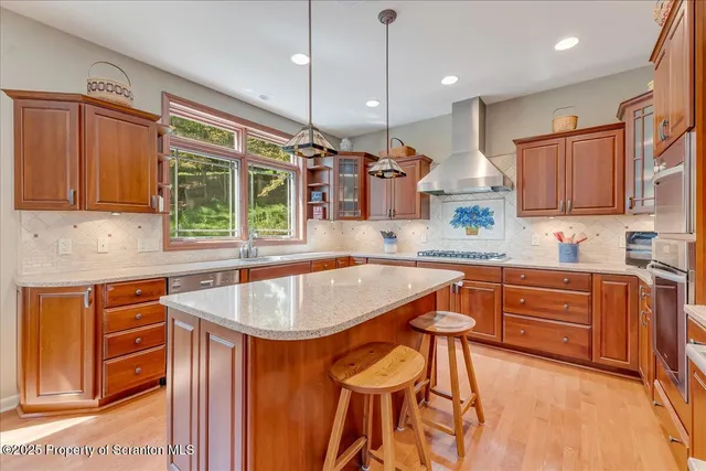 $895,000 | 329 Lakeshore Drive, Lakeville, PA 18438