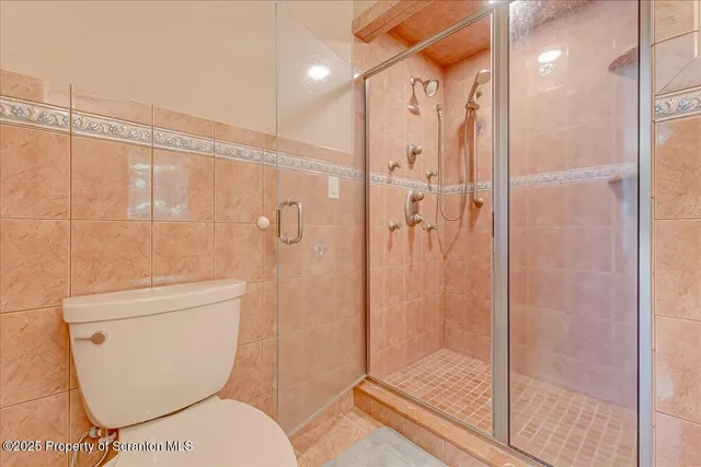 $895,000 | 329 Lakeshore Drive, Lakeville, PA 18438