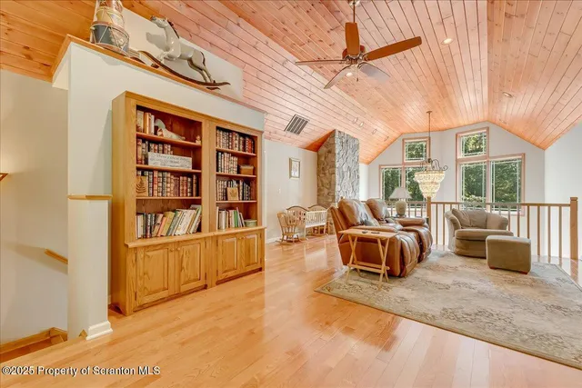 $895,000 | 329 Lakeshore Drive, Lakeville, PA 18438