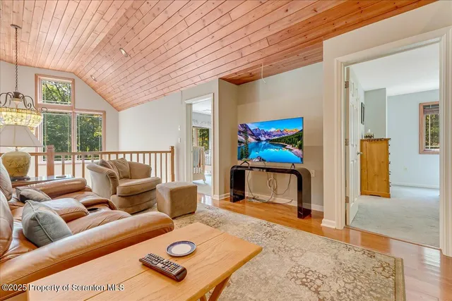 $895,000 | 329 Lakeshore Drive, Lakeville, PA 18438