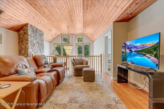 $895,000 | 329 Lakeshore Drive, Lakeville, PA 18438