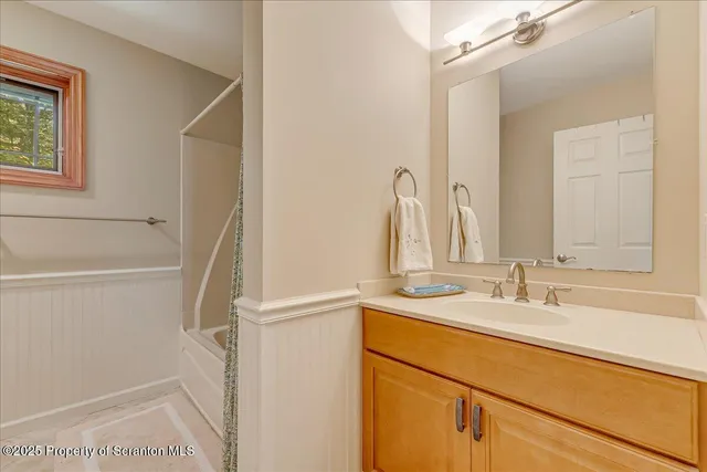 $895,000 | 329 Lakeshore Drive, Lakeville, PA 18438