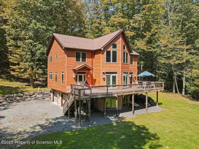 $895,000 | 329 Lakeshore Drive, Lakeville, PA 18438