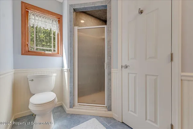 $895,000 | 329 Lakeshore Drive, Lakeville, PA 18438