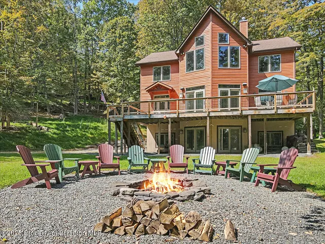 $895,000 | 329 Lakeshore Drive, Lakeville, PA 18438