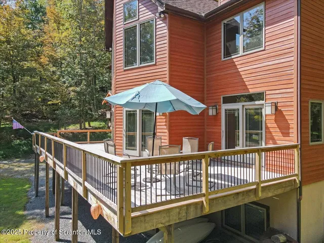 $895,000 | 329 Lakeshore Drive, Lakeville, PA 18438