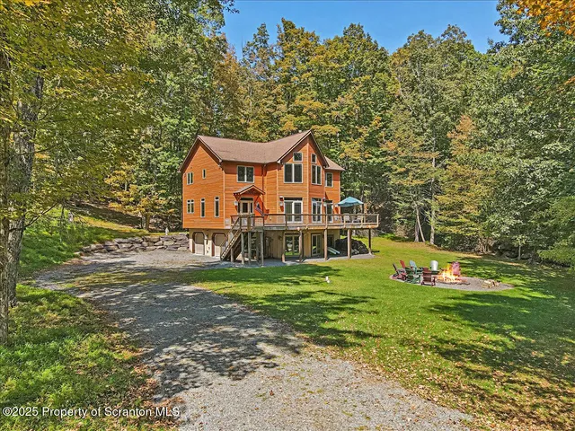 $895,000 | 329 Lakeshore Drive, Lakeville, PA 18438