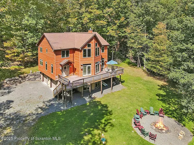 $895,000 | 329 Lakeshore Drive, Lakeville, PA 18438