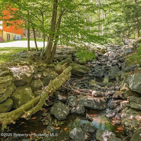 $895,000 | 329 Lakeshore Drive, Lakeville, PA 18438