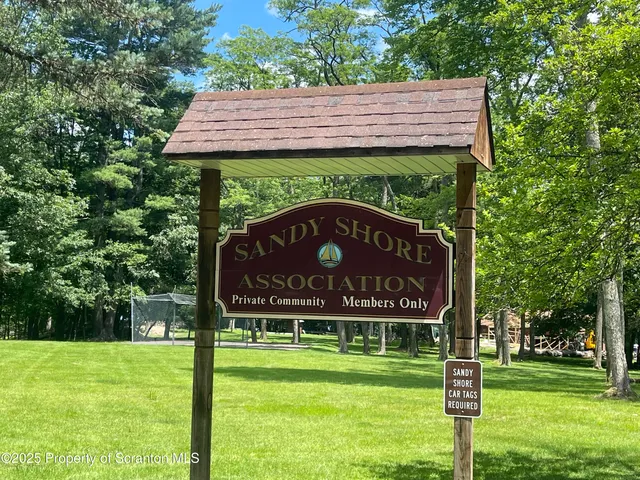 $895,000 | 329 Lakeshore Drive, Lakeville, PA 18438