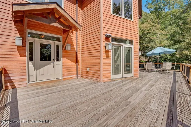 $895,000 | 329 Lakeshore Drive, Lakeville, PA 18438