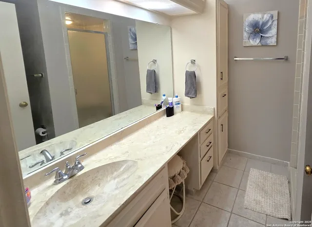 a view of empty room with windows