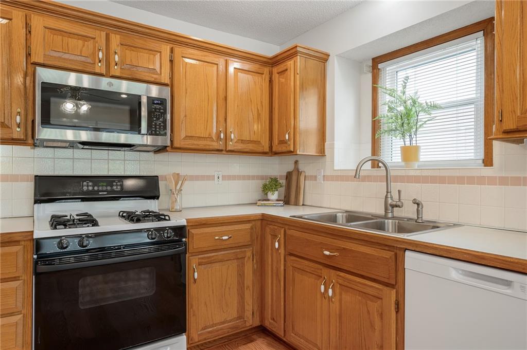 5109 Rosehill Road Shawnee, KS 66216 - Photo 18 of 55 Gallery Image 18