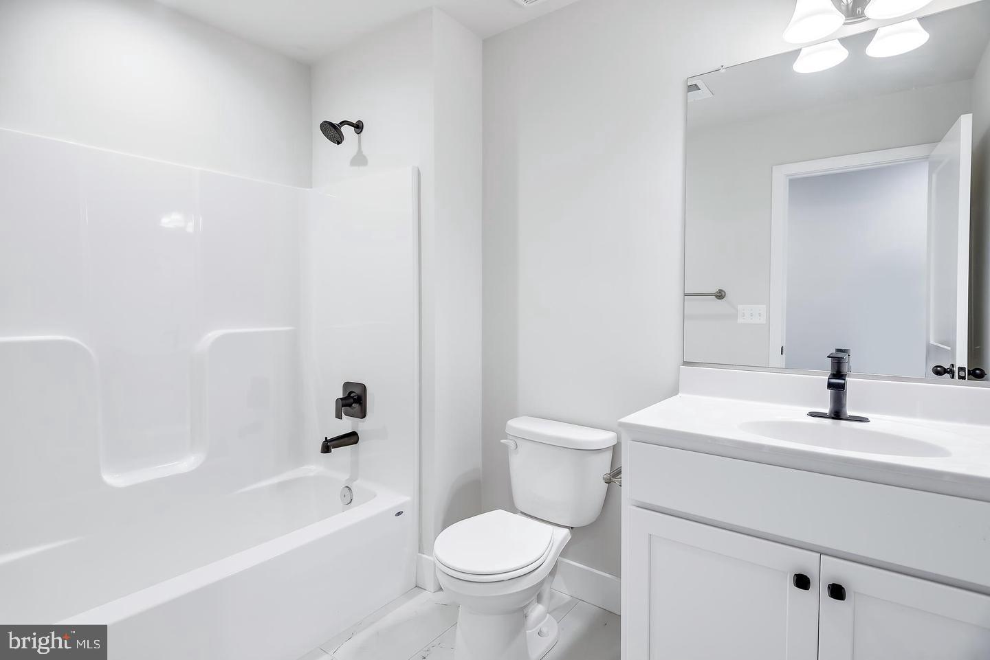 404 Paradise Road Riva, MD 21140 - Photo 38 of 51 a bathroom with a sink a toilet and a bathtub