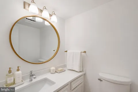 $299,000 | 5300 Columbia Pike, Unit 214, Arlington, VA 22204
