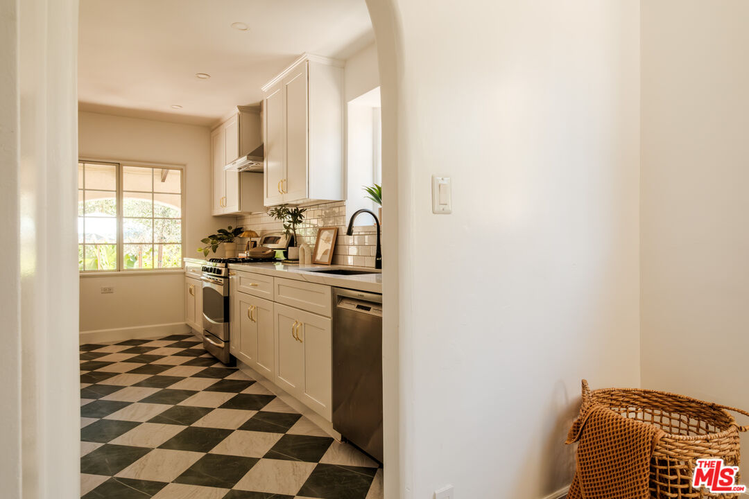 3739 Virginia Road Los Angeles, CA 90016 - Photo 23 of 72