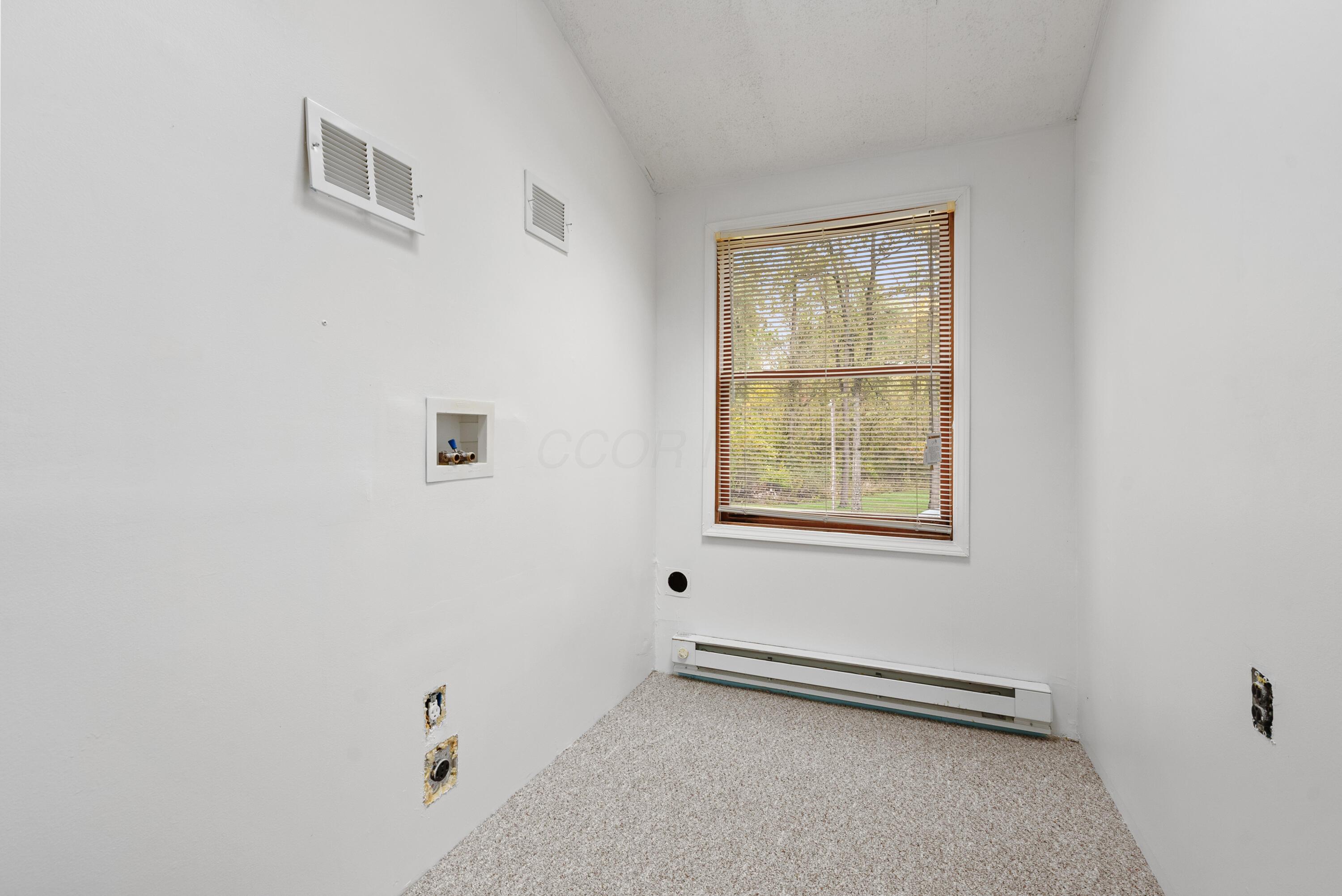 8106 Clouse Road New Albany, OH 43054 - Photo 32 of 47 In between the home and 3-car garage you will find this convenient enclosed space ideal for a mudroom, laundry room or more!