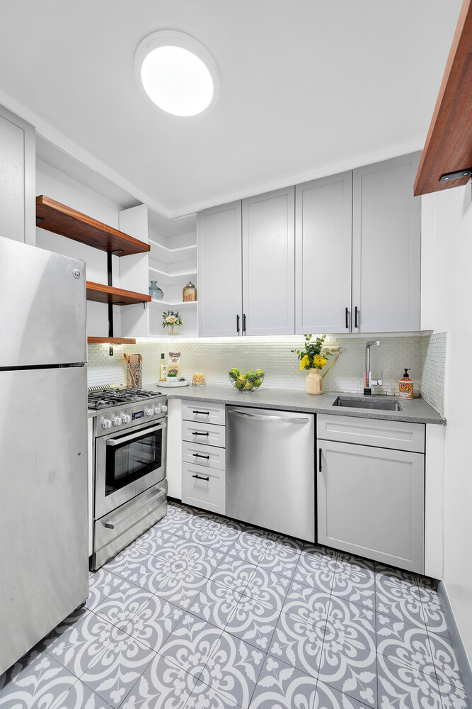 345 East 73rd Street, Unit 5E Manhattan, NY 10021 - Photo 3 of 9