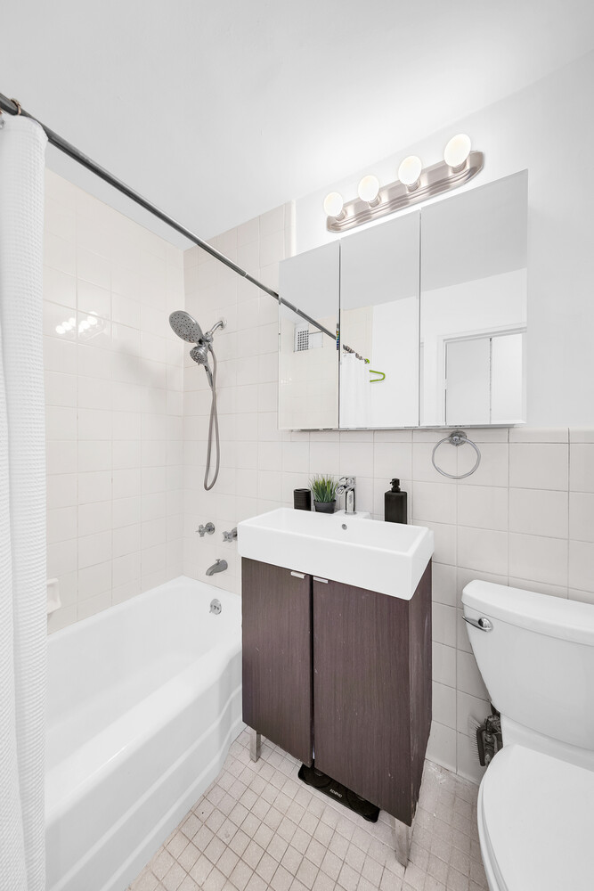 345 East 73rd Street, Unit 5E Manhattan, NY 10021 - Photo 5 of 9