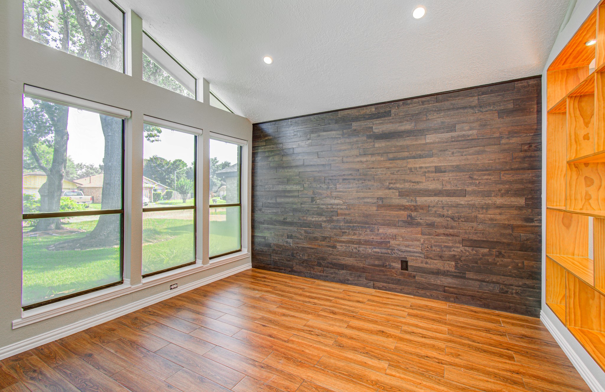 10546 Rippling Fields Drive Houston, TX 77064 - Photo 6 of 31 Perfect Office space with plenty of lighting.