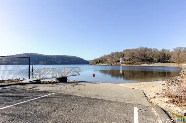 $418,000 | 7 Ivy Lane, Danbury, CT 06811