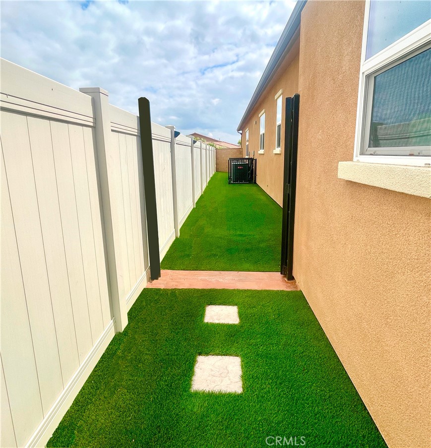 12468 Locke Circle Riverside, CA 92503 - Photo 52 of 53 Turfed Dog Run