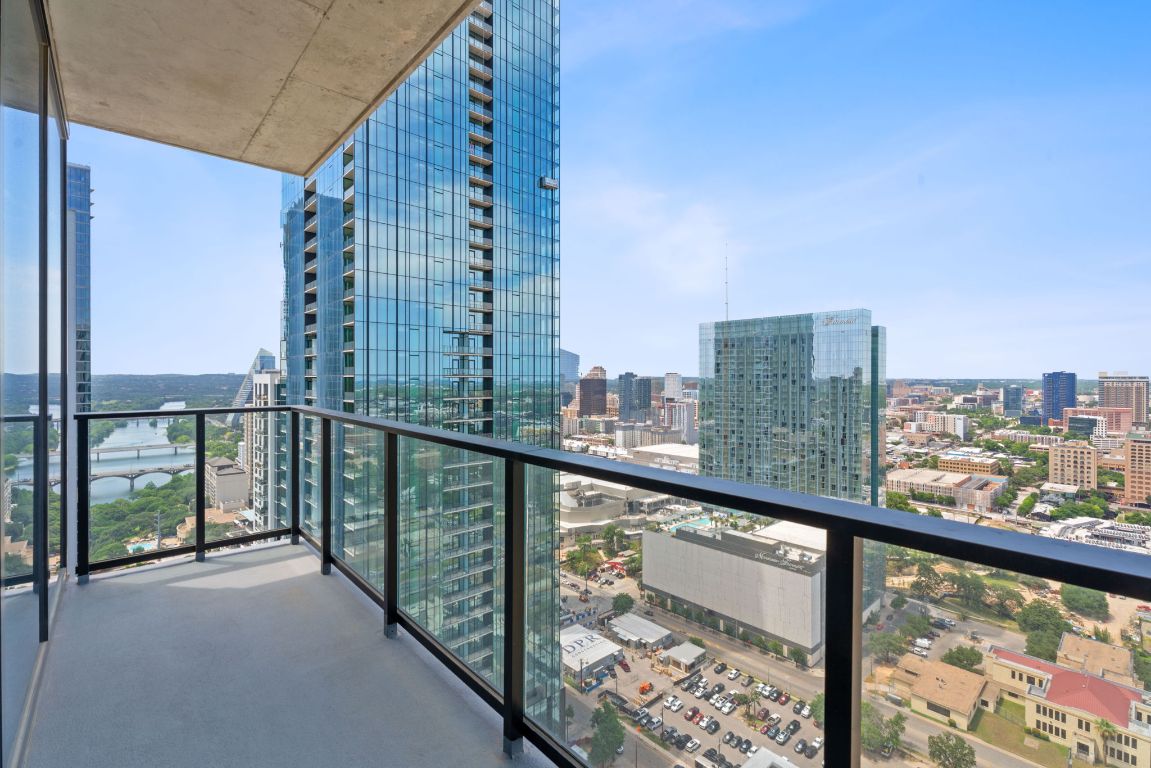 84 East Avenue, Unit 3401 Austin, TX 78701 - Photo 24 of 40 a view of a balcony with city view