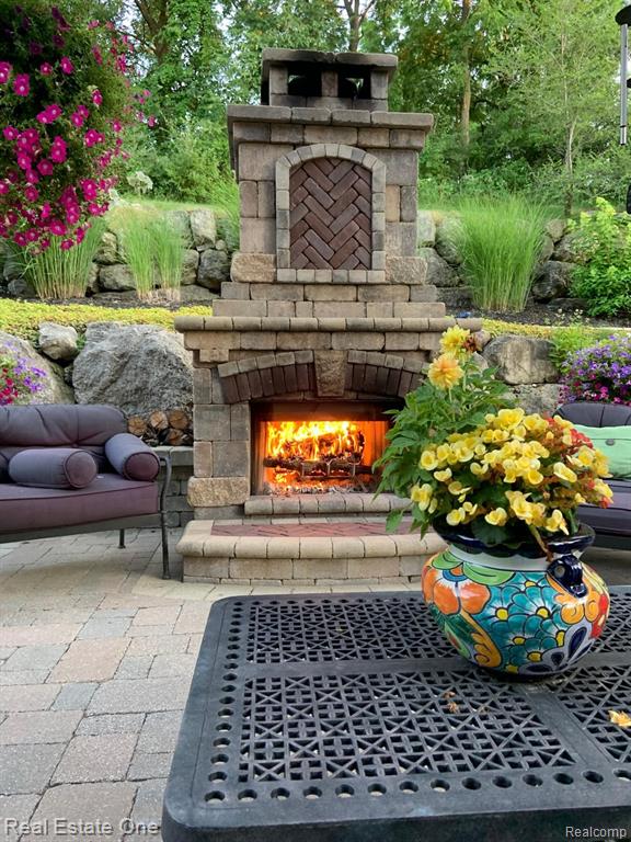 611 Wellington Circle Rochester Hills, MI 48309 - Photo 10 of 70