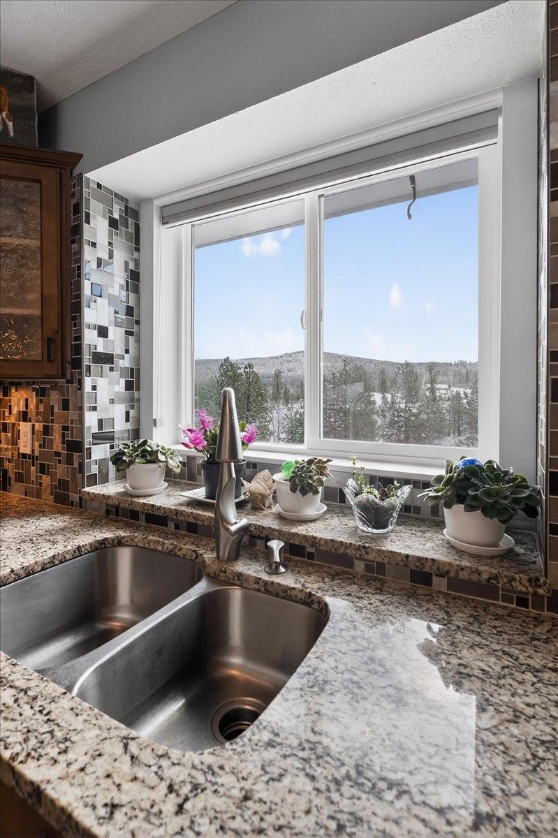 6802 South Conklin Road Greenacres, WA 99016 - Photo 8 of 49