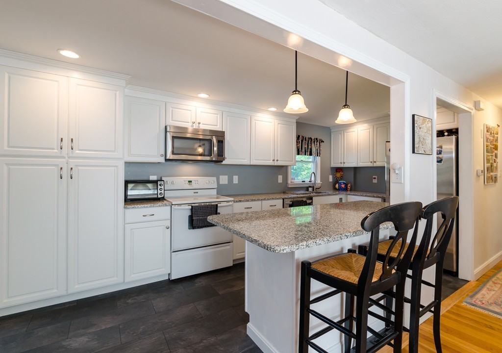 191 Washington Street Topsfield, MA 01983 - Photo 3 of 19 Gallery Image 3