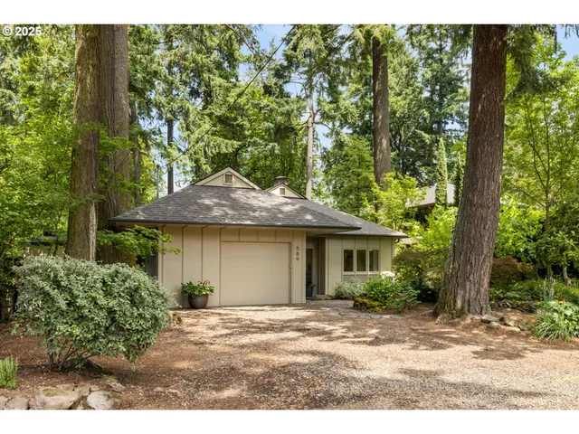 $1,294,000 | 589 Ridgeway Road, Lake Oswego, OR 97034