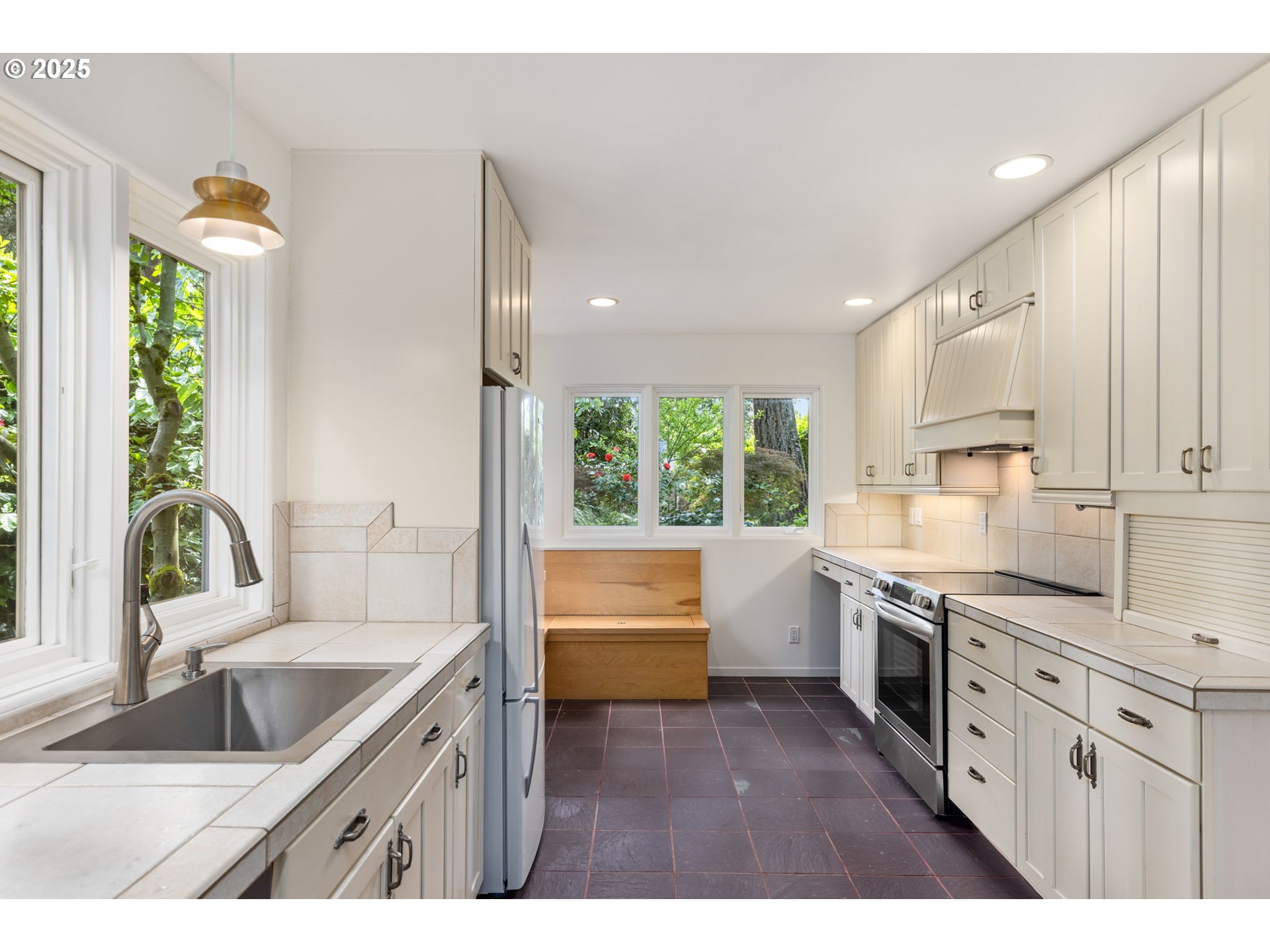 589 Ridgeway Road Lake Oswego, OR 97034 - Photo 14 of 40