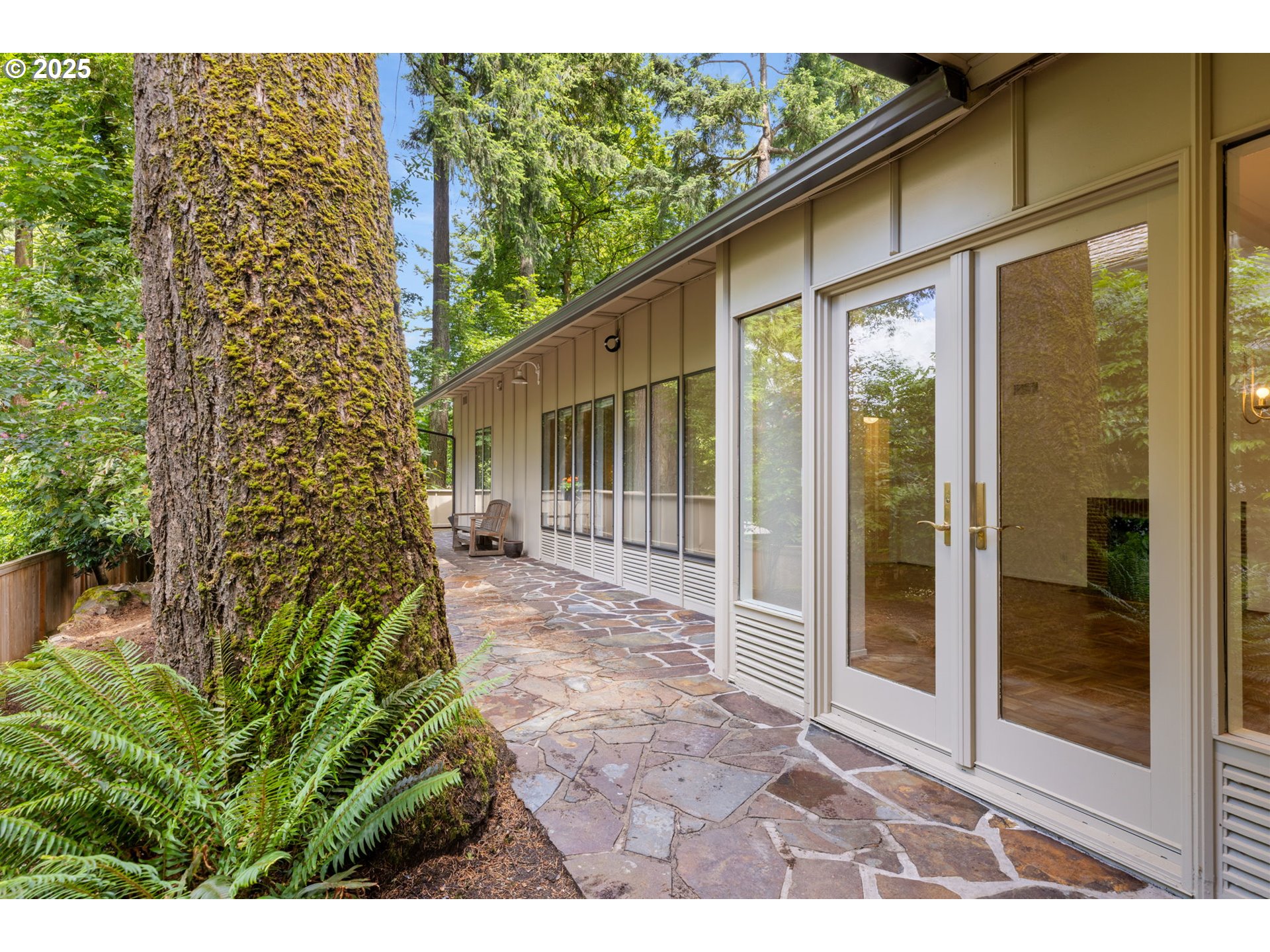 589 Ridgeway Road Lake Oswego, OR 97034 - Photo 31 of 40