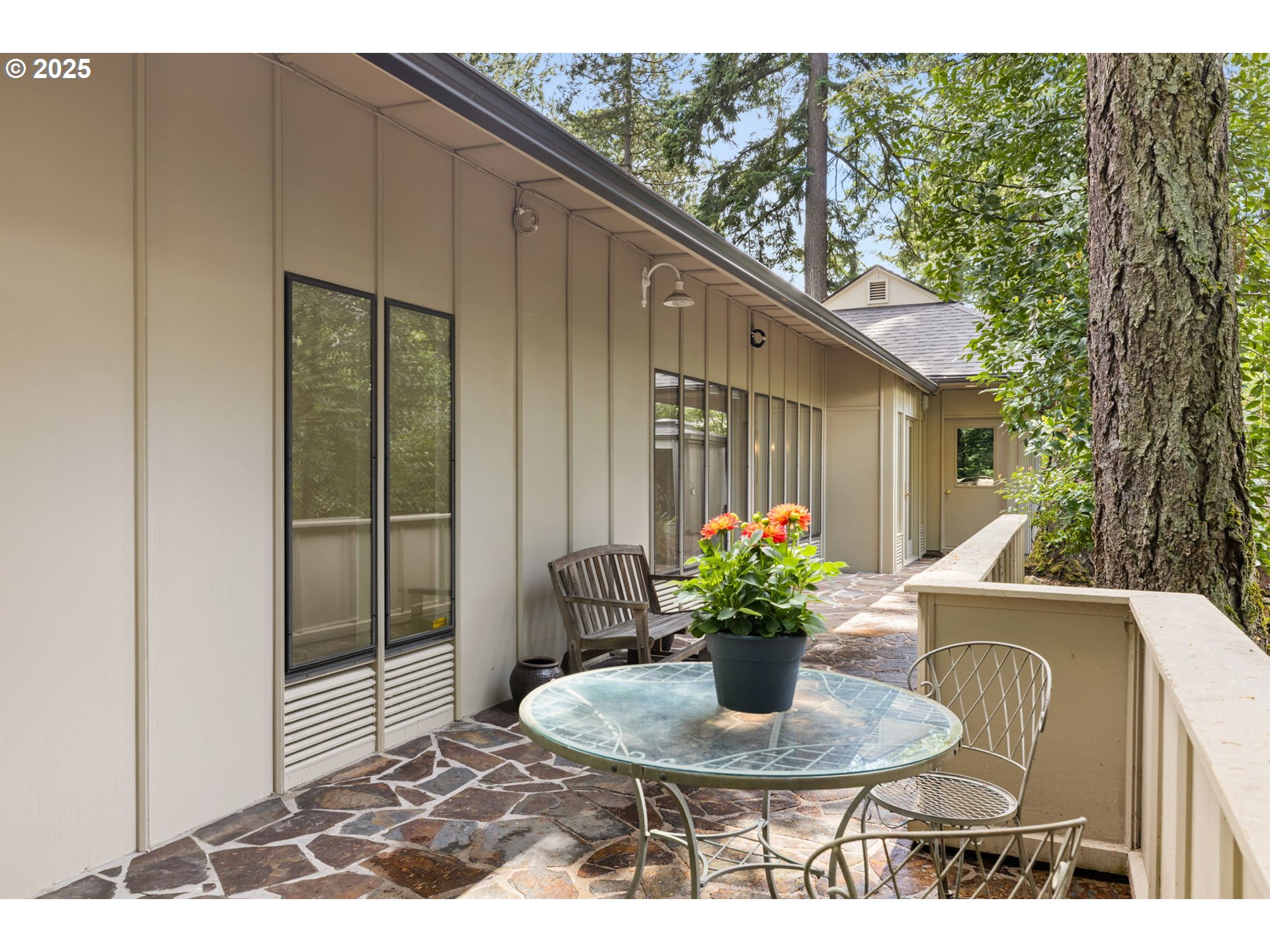 589 Ridgeway Road Lake Oswego, OR 97034 - Photo 34 of 40