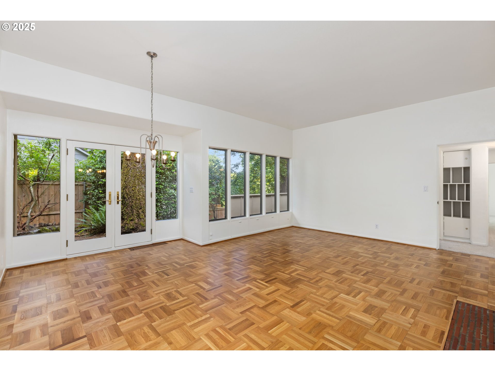 589 Ridgeway Road Lake Oswego, OR 97034 - Photo 6 of 40