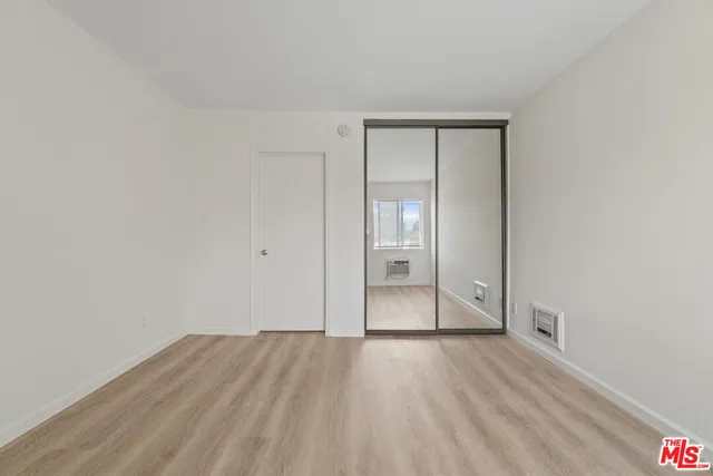 $1,950 | 18307 Burbank Boulevard, Unit 325, Tarzana, CA 91356