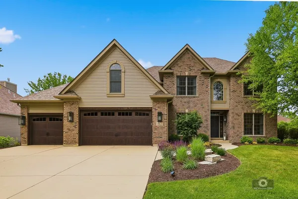 $640,000 | 612 Pine Street, Sugar Grove, IL 60554