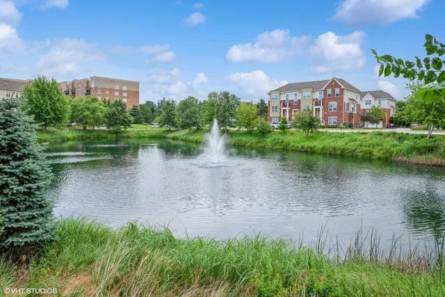 $575,000 | 1199 East Port Clinton Road, Unit 504, Vernon Hills, IL 60061