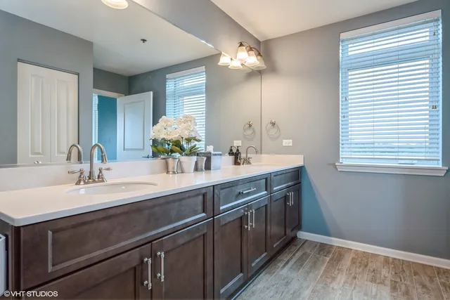 $575,000 | 1199 East Port Clinton Road, Unit 504, Vernon Hills, IL 60061