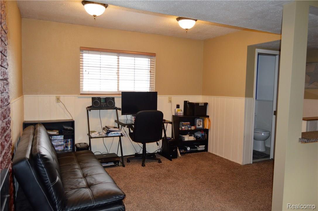 39976 Koppernick Road Canton, MI 48187 - Photo 8 of 16 Office space off of the family room