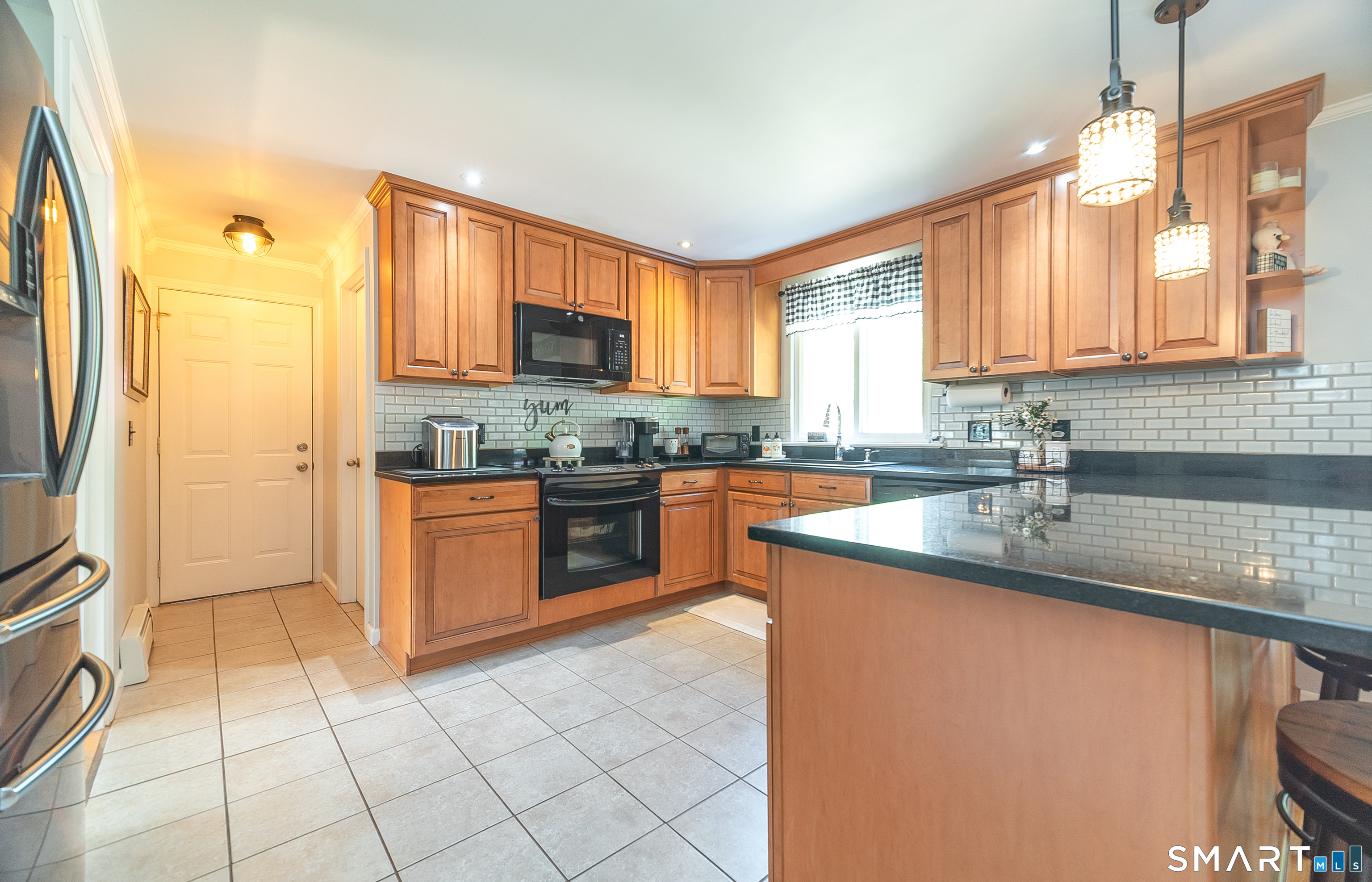17 Coles Road Middletown, CT 06457 - Photo 6 of 28 Gallery Image 6