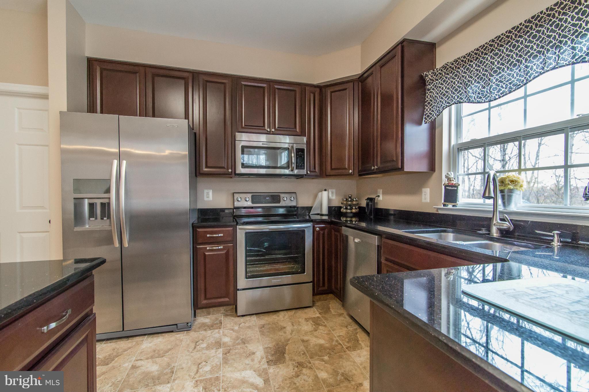 13833 Lullaby Road Germantown, MD 20874 - Photo 10 of 28 Kitchen