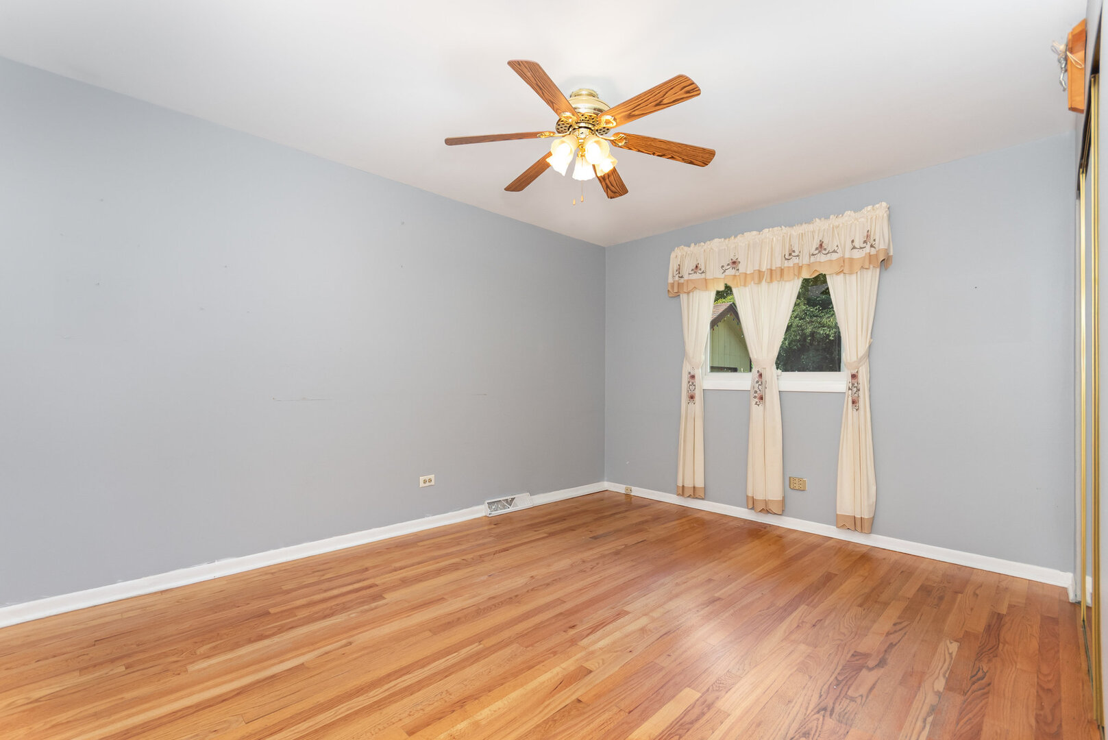 15200 Pine Drive Oak Forest, IL 60452 - Photo 16 of 20 an empty room with wooden floor fan and windows
